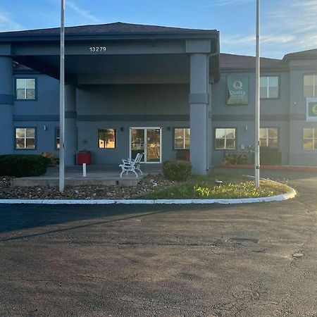 Quality Inn & Suites I-10 Near Fiesta Texas Сан Антонио Екстериор снимка