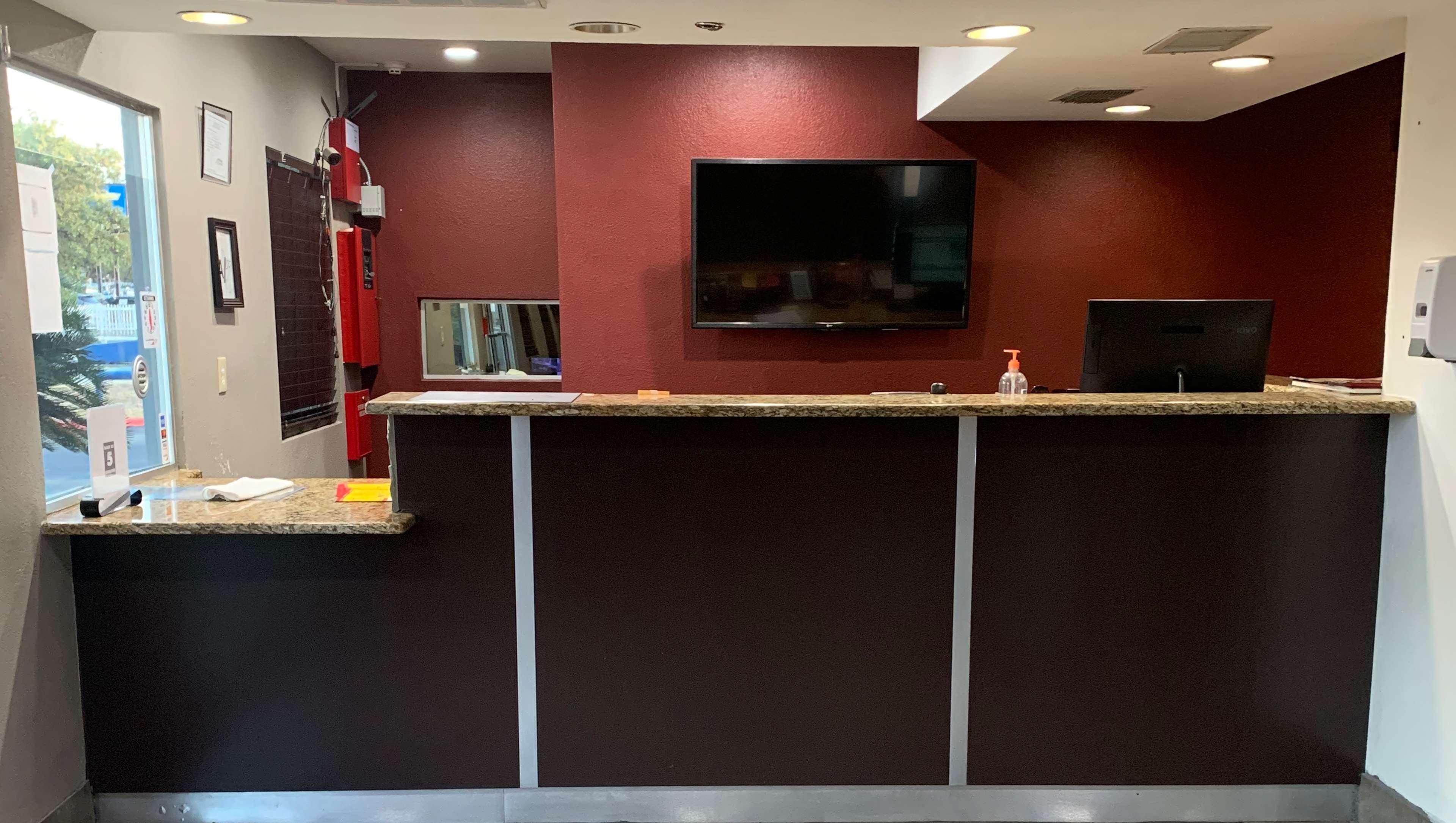 Quality Inn & Suites I-10 Near Fiesta Texas Сан Антонио Екстериор снимка