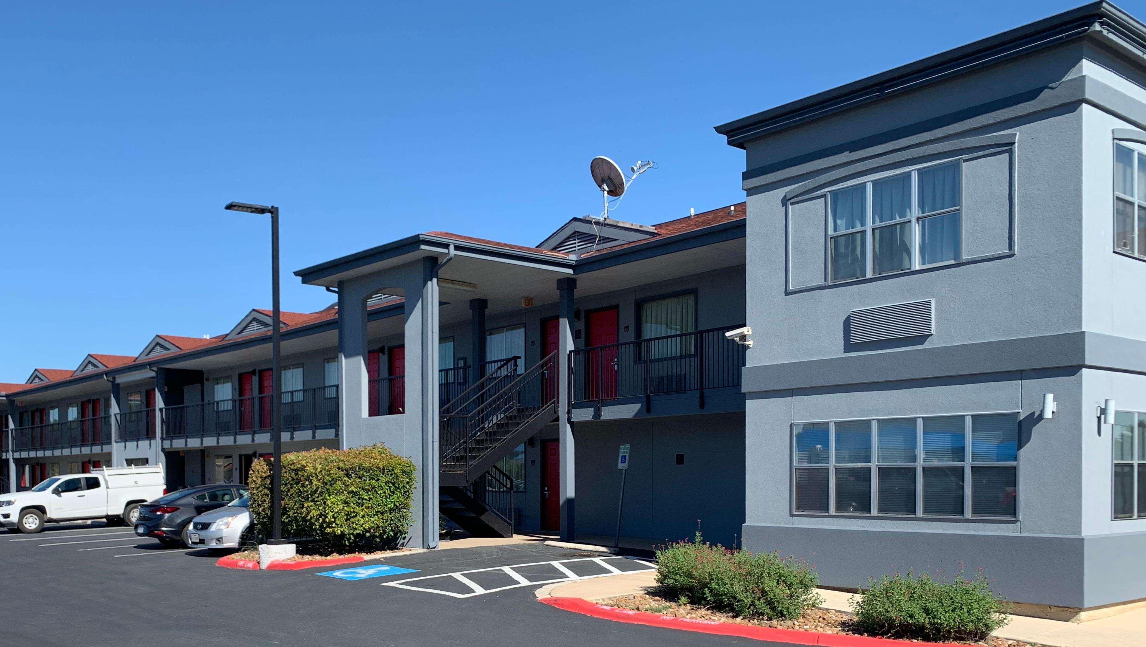 Quality Inn & Suites I-10 Near Fiesta Texas Сан Антонио Екстериор снимка