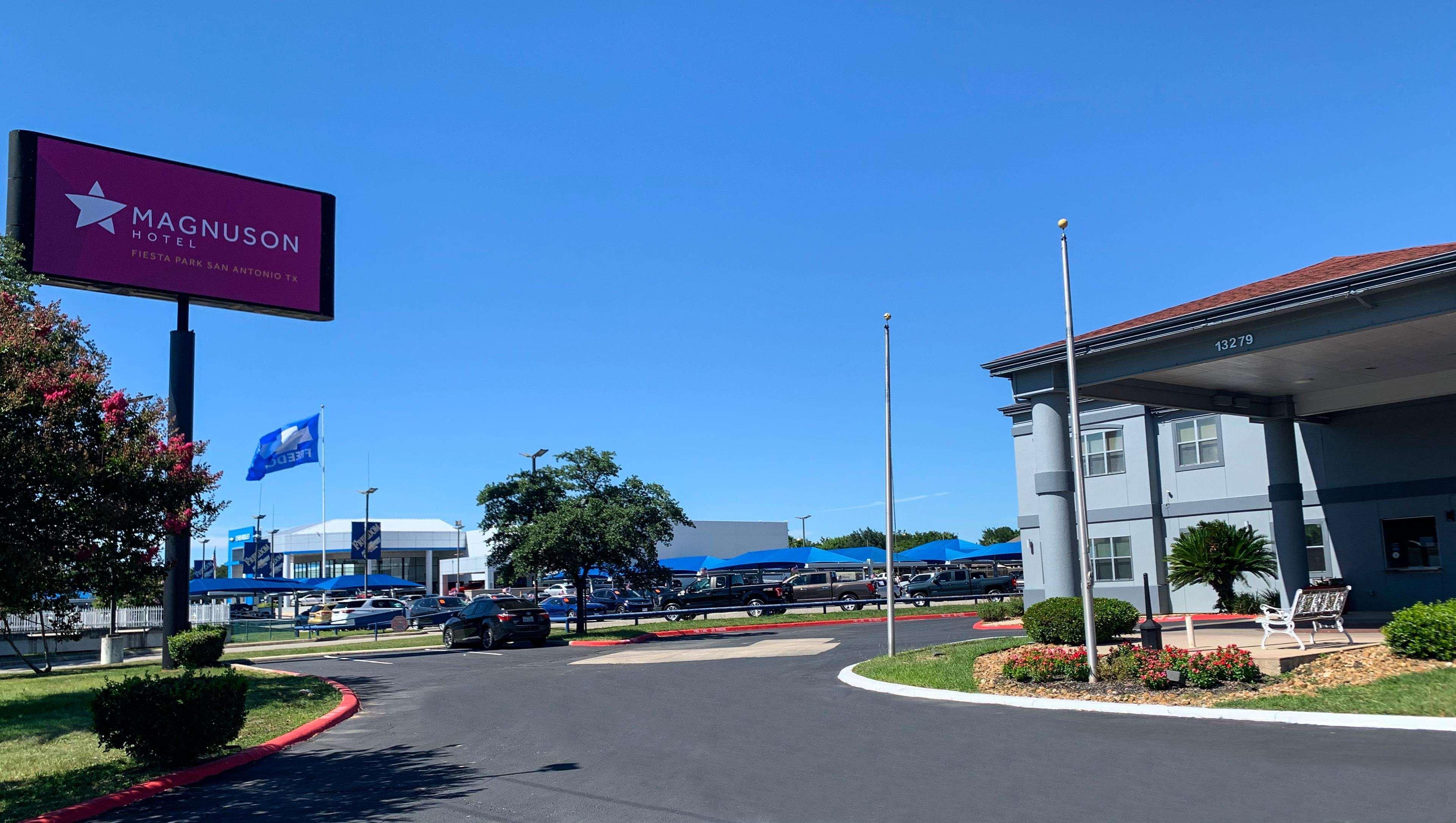 Quality Inn & Suites I-10 Near Fiesta Texas Сан Антонио Екстериор снимка