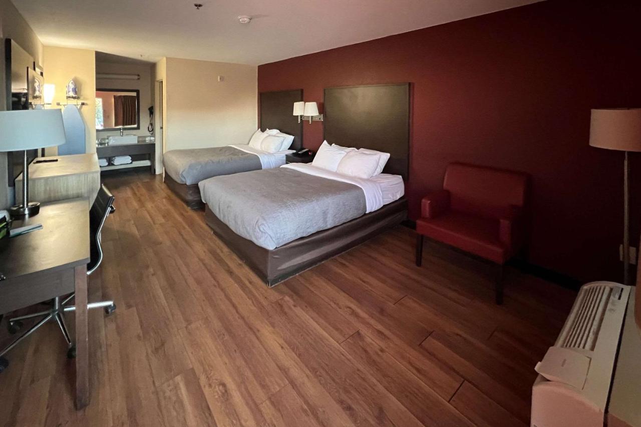 Quality Inn & Suites I-10 Near Fiesta Texas Сан Антонио Екстериор снимка