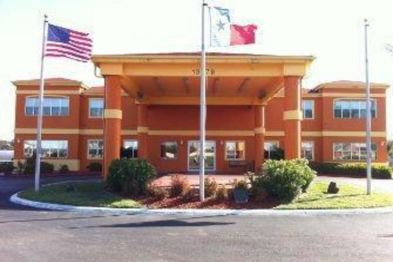 Quality Inn & Suites I-10 Near Fiesta Texas Сан Антонио Екстериор снимка