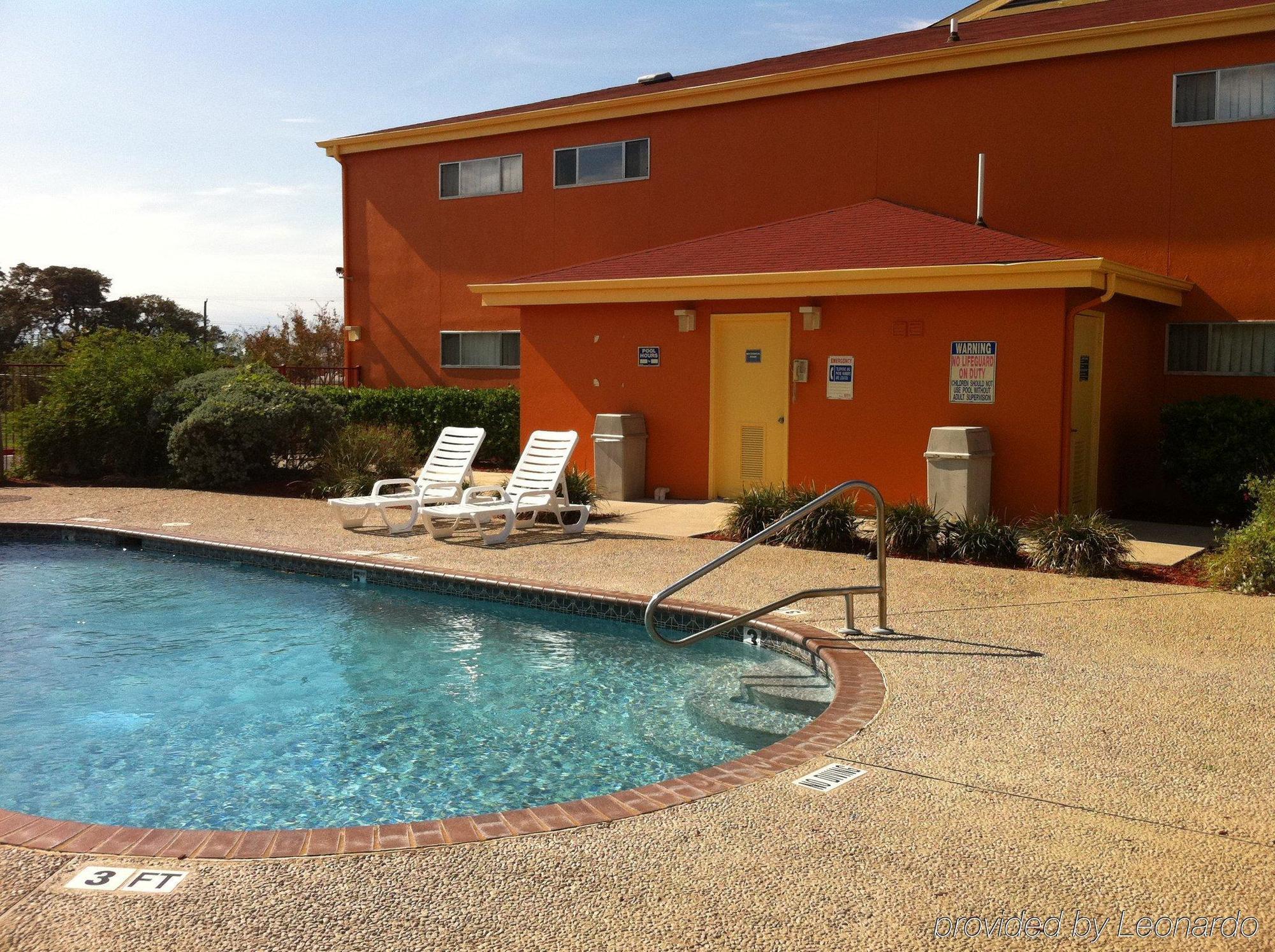 Quality Inn & Suites I-10 Near Fiesta Texas Сан Антонио Екстериор снимка